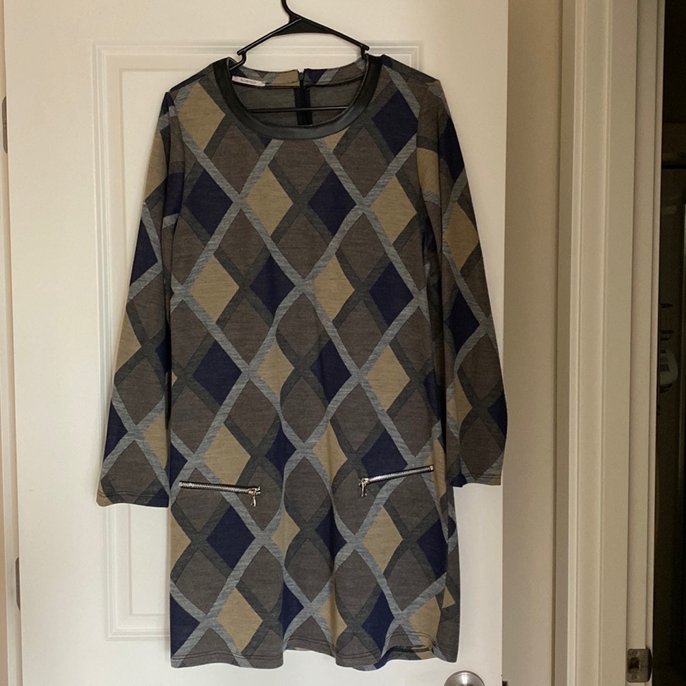 100% acrylic dress. Made in Italy. Size L. Never been worn.